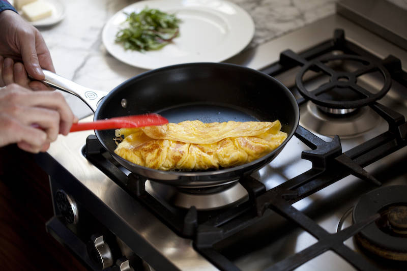 Tìm hiểu về các loại chất chống dính trên nồi chảo
