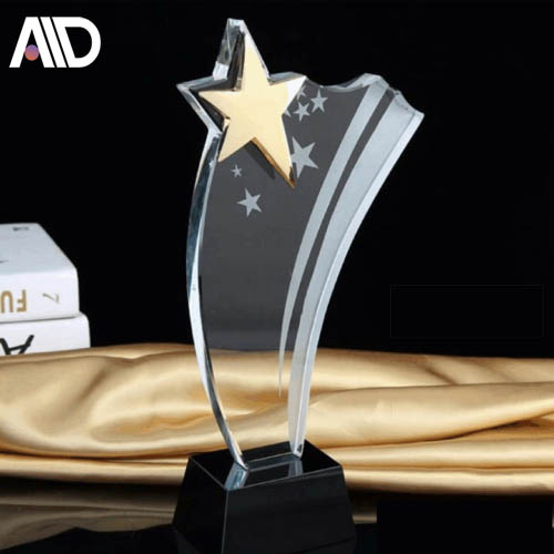 Bí quyết chọn quà: Kỷ niệm chương pha lê TPHCM độc đáo