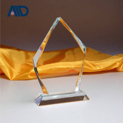 Mẹo chọn quà tặng doanh nghiệp cho các sự kiện: Làm ấn tượng đúng đối tượng