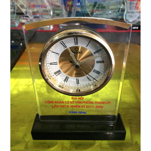 Những Điều Cần Biết về Quà Tặng Doanh Nghiệp: Chi Tiết và Bổ ích